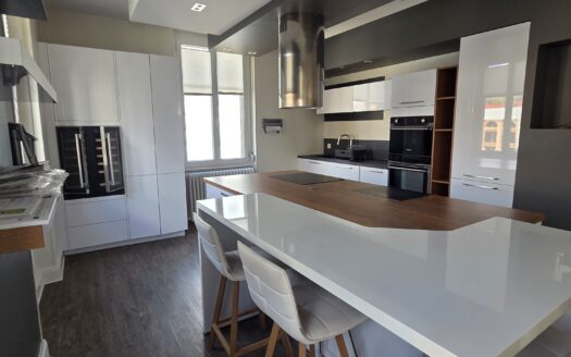 Bel appartement de caractère de 115,06 m² au 1er étage d’une maison