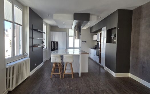 Bel appartement de caractère de 115,06 m² au 1er étage d’une maison