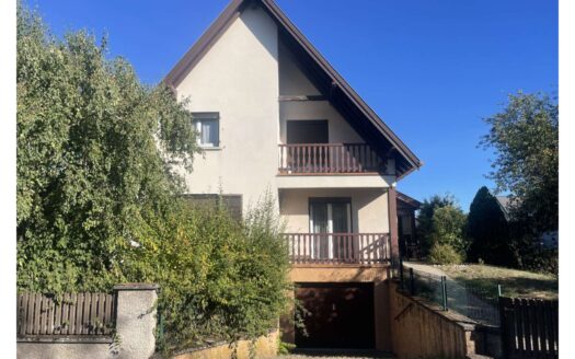 Maison familiale avec beaux volumes et potentiel