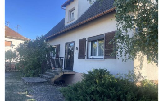 Maison familiale avec beaux volumes et potentiel